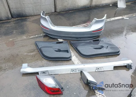 2019 Honda Insight Lx z USA, uszkodzony, nr VIN 19XZE4F1XKE010402